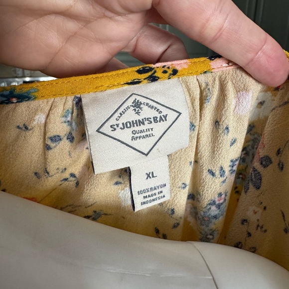 𝙎𝙩 𝙅𝙤𝙝𝙣'𝙨 𝘽𝙖𝙮 Floral Top XL Peasant Style Yellow - Picture 11 of 15